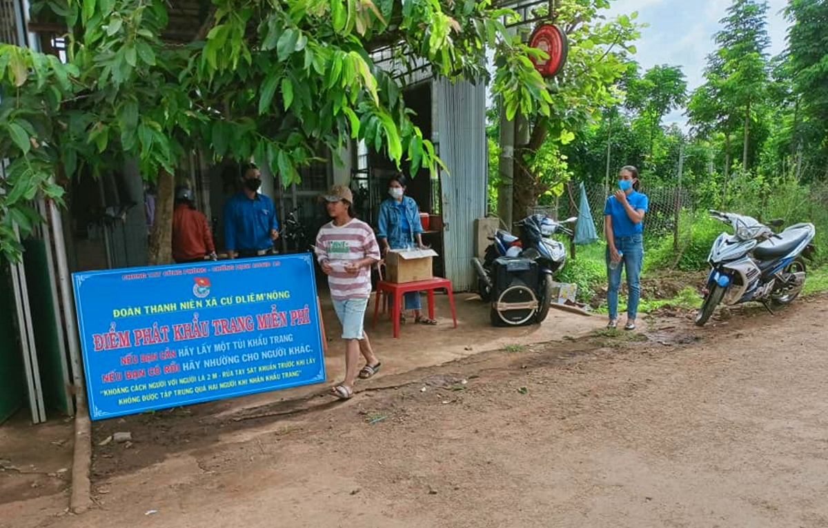 “Biệt đội” áo xanh chung tay phòng chống dịch Covid-19 ở Đắk Lắk