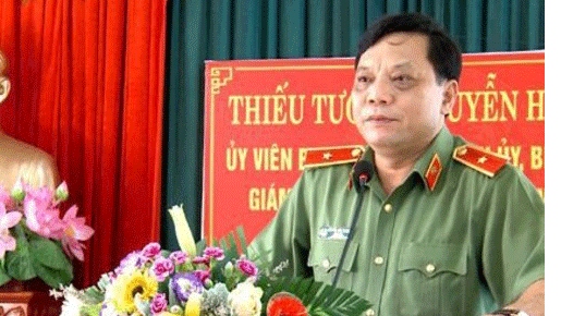 Trao quyết định cho Phó chủ nhiệm UB Kiểm tra Đảng ủy Công an Trung ương
