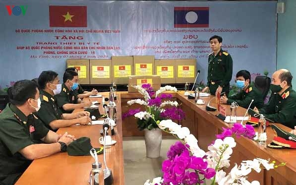 Bộ Quốc phòng Việt Nam cử chuyên gia giúp quân đội Lào chống dịch