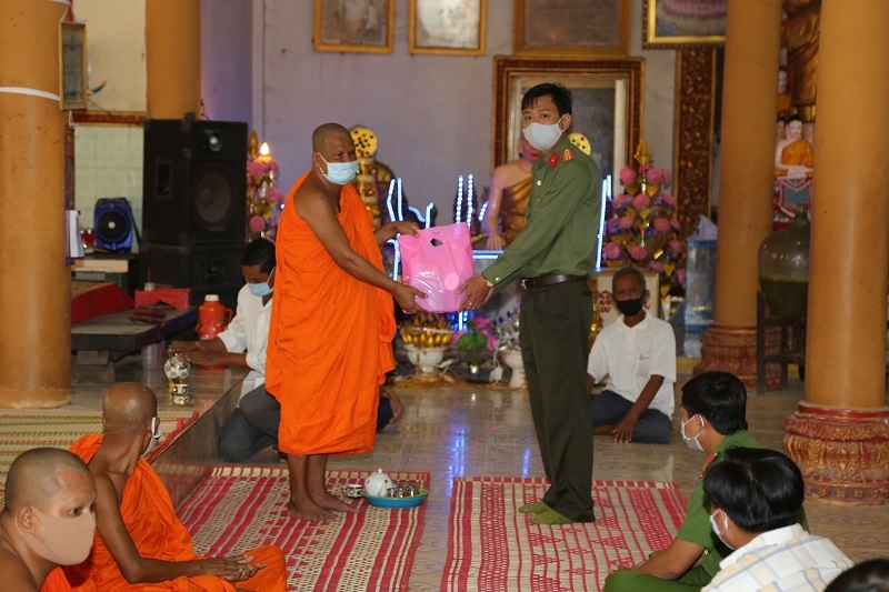 Đồng bào Khmer đón năm mới với tinh thần phòng chống dịch bệnh Covid-19