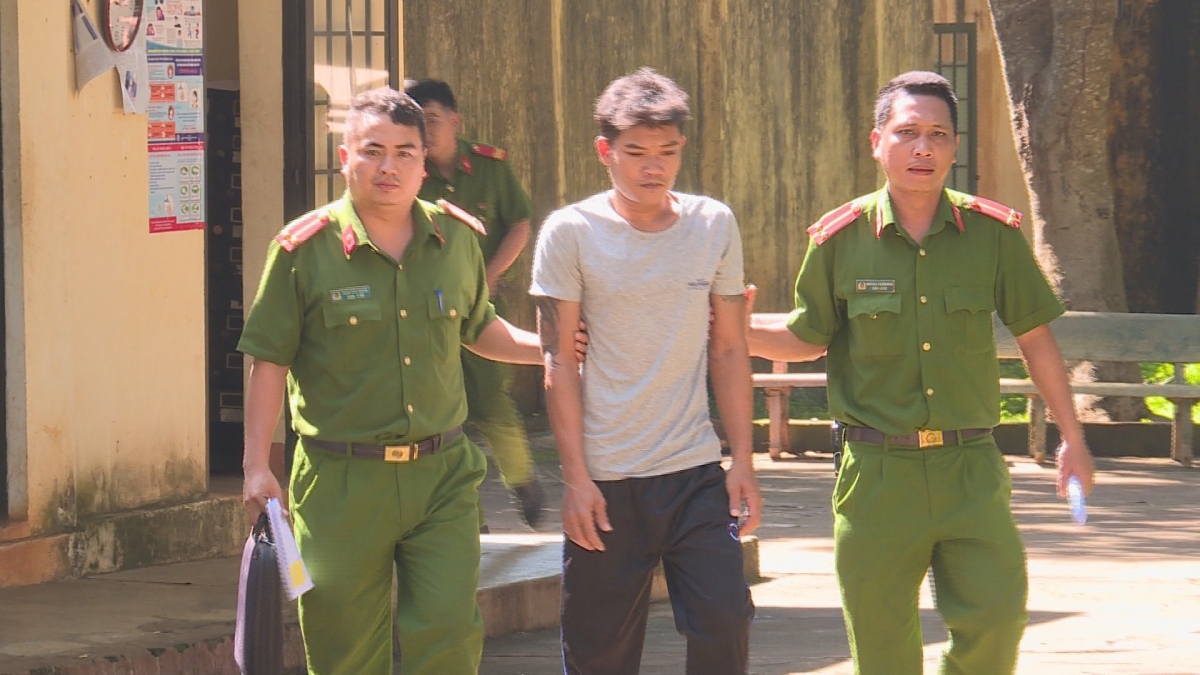 Khởi tố nam thanh niên đâm người trong quán karaoke tại Đắk Lắk