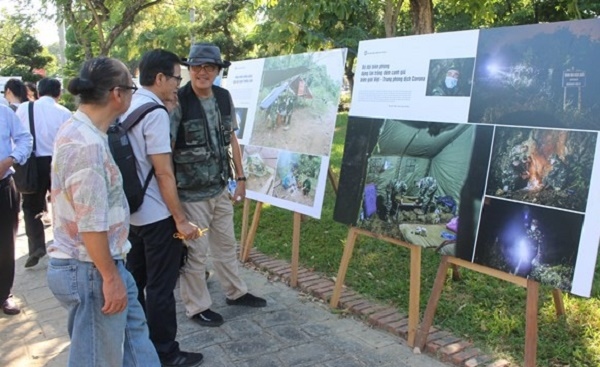 Triển lãm ảnh “Việt Nam phòng, chống dịch Covid-19” tại Huế