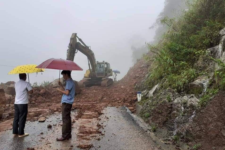 Mưa lớn gây sạt lở, ách tắc một số tuyến đường ở Lai Châu