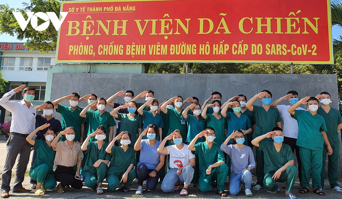 Các BV ở Đà Nẵng chia tay các y bác sĩ sau thời gian tăng cường hỗ trợ chống dịch