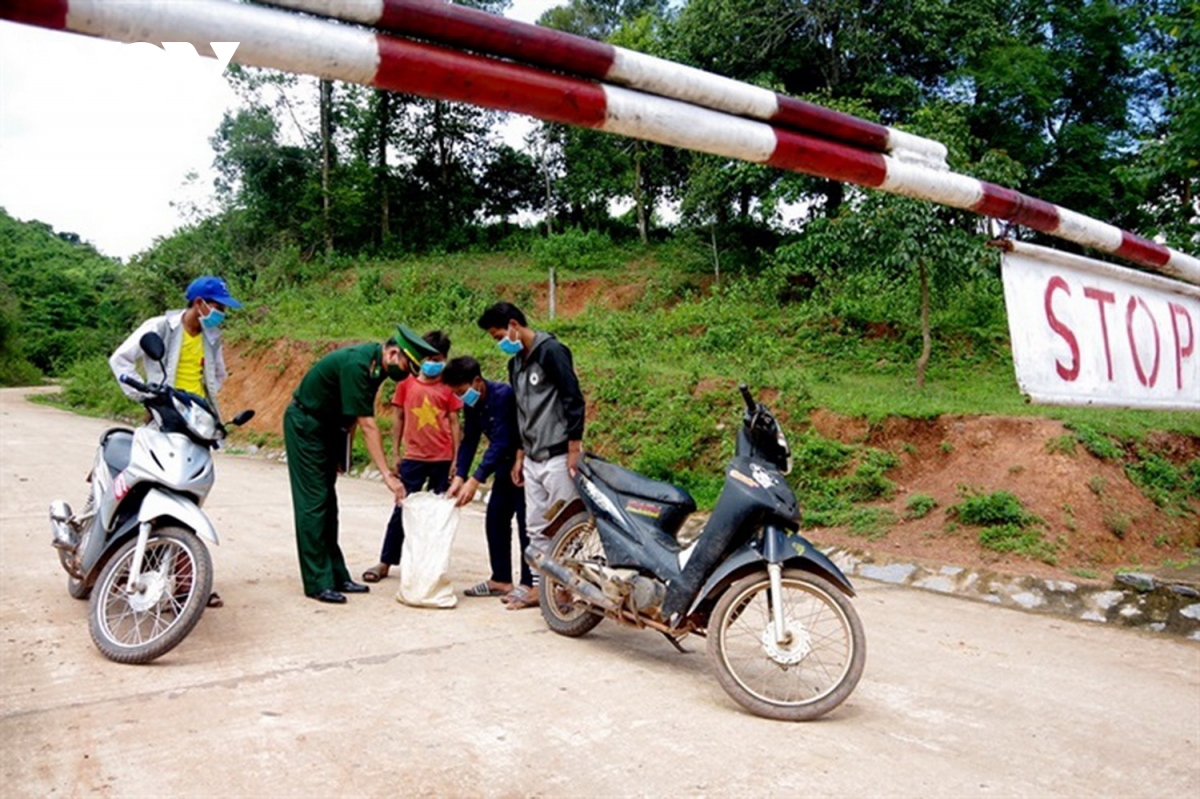 BĐBP Quảng Bình “vượt nắng, thắng mưa” chống dịch nơi biên giới