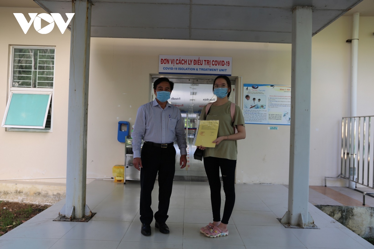 Bệnh nhân 564 từng tái dương tính Covid-19 được xuất viện tại Quảng Nam