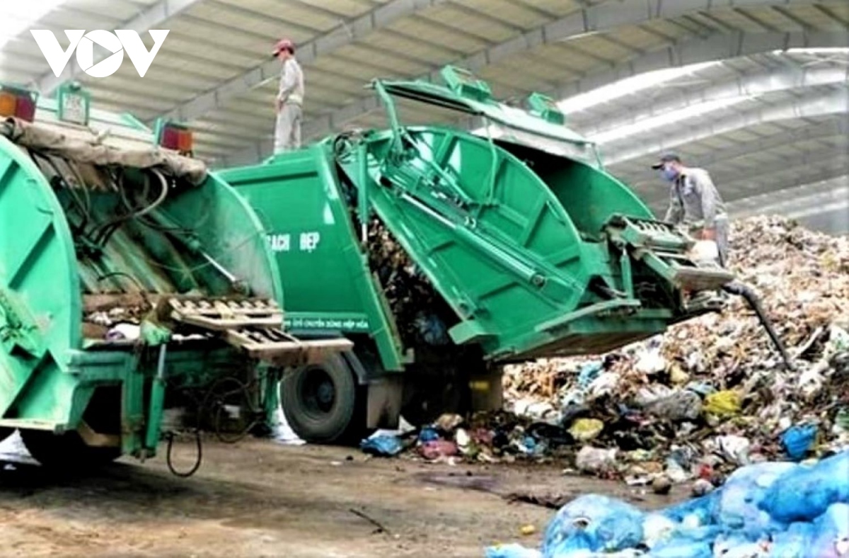 Quảng Ngãi khẩn trương hỗ trợ người dân bị ảnh hưởng do xử lý rác thải sinh hoạt