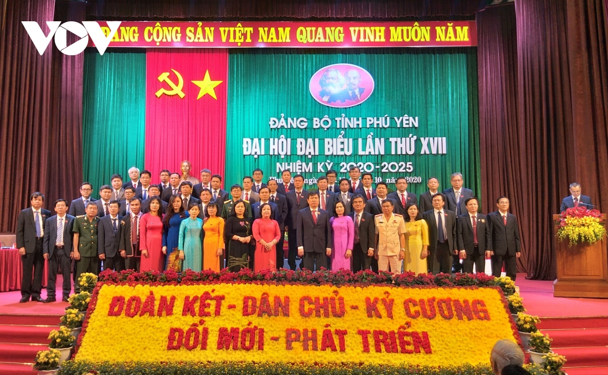 Bế mạc Đại hội Đảng bộ tỉnh Phú Yên: Hướng tới phú cường và yên bình