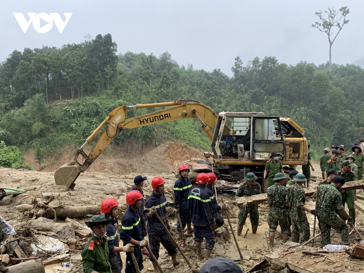 Bão lũ lịch sử tại miền Trung đã được cảnh báo trước 15 ngày