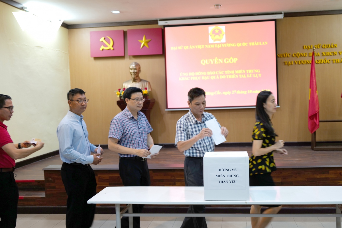ĐSQ Việt Nam tại Thái Lan tổ chức quyên góp ủng hộ đồng bào miền Trung