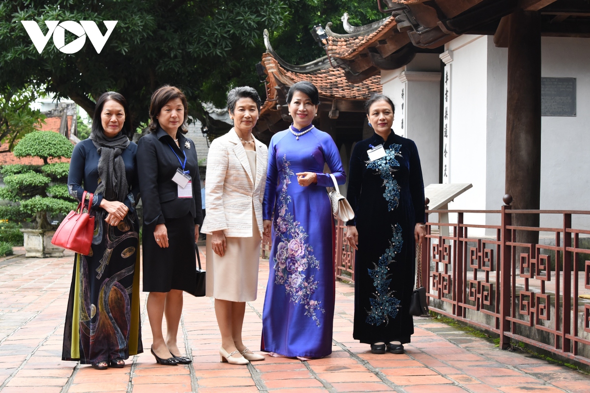 Phu nhân Thủ tướng Nhật Bản thăm Văn Miếu Quốc Tử Giám và Bảo tàng Phụ nữ Việt Nam - Ảnh 5.