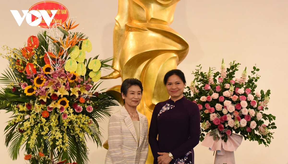 Phu nhân Thủ tướng Nhật Bản thăm Văn Miếu Quốc Tử Giám và Bảo tàng Phụ nữ Việt Nam - Ảnh 12.