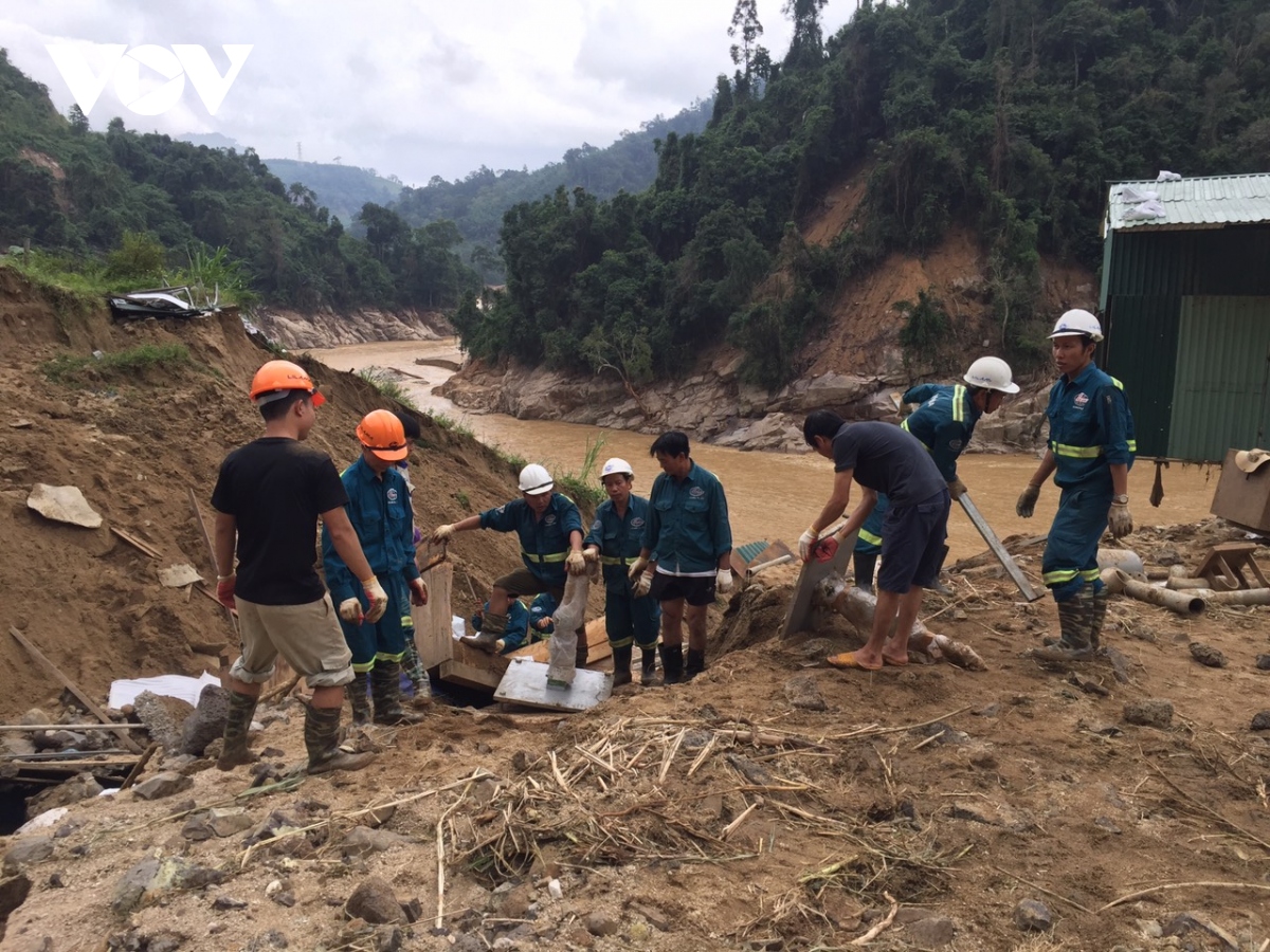 Quảng Nam đề nghị tiếp tế lương thực 2 xã bị cô lập ở Phước Sơn bằng đường không