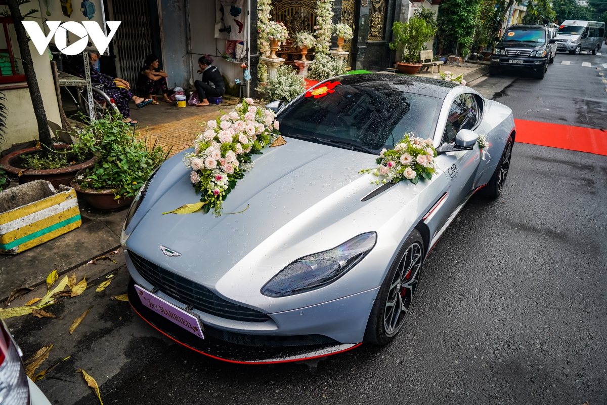 Cận cảnh Aston Martin DB11 đầu tiên về Việt Nam làm xe rước dâu