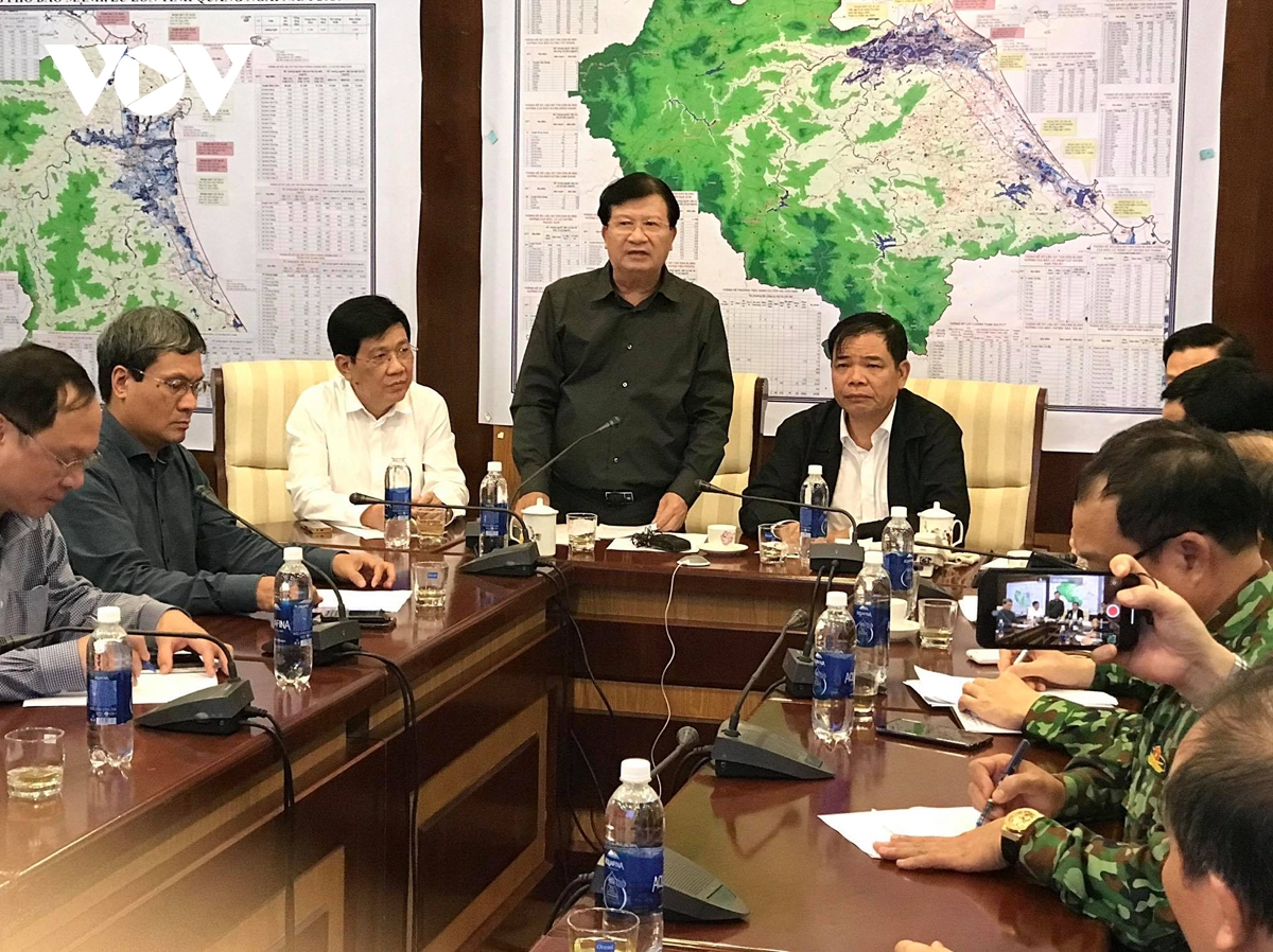 Phó Thủ tướng Trịnh Đình Dũng: Yêu cầu lãnh đạo thức trắng đêm chống bão số 9 