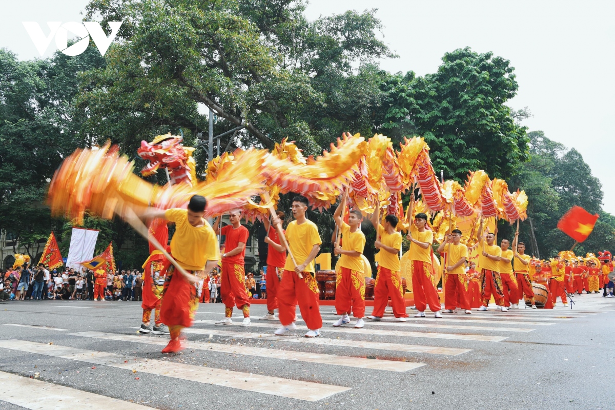 Tưng bừng Liên hoan nghệ thuật múa rồng Hà Nội 2020 trên phố đi bộ Hồ Gươm