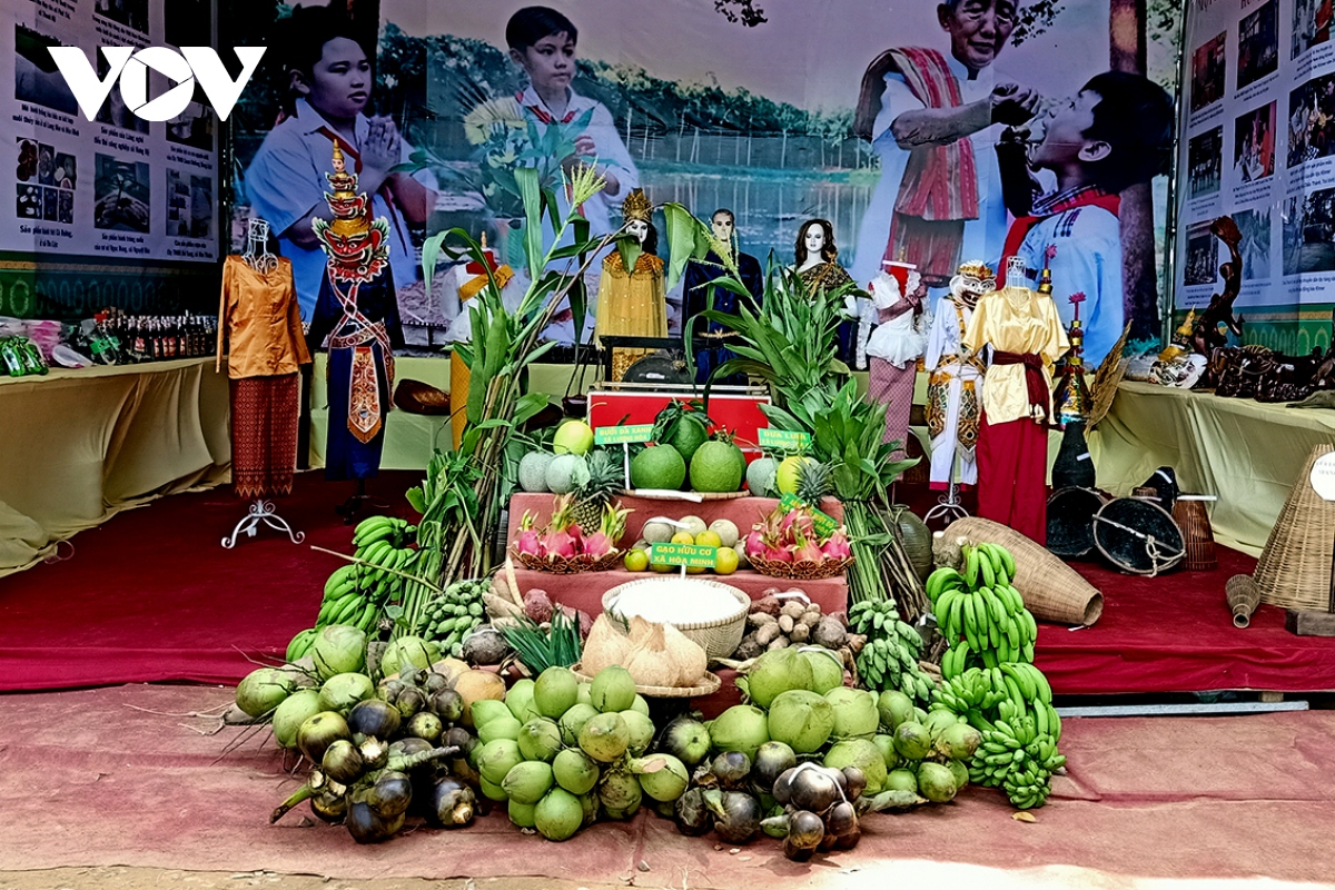 Trà Vinh quan tâm bảo tồn nét đặc trưng của Lễ hội Ok om bok đồng bào Khmer