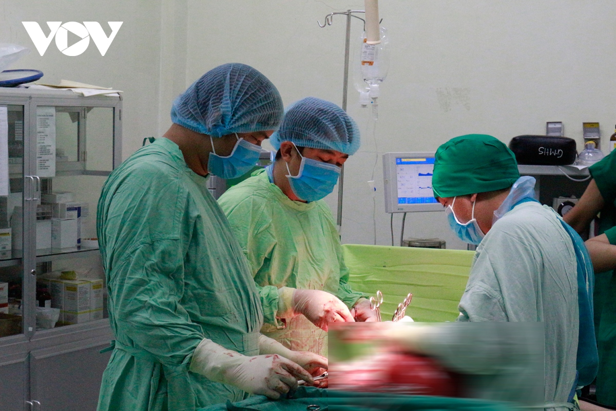 Phẫu thuật thành công cho bệnh nhân nữ có u xơ tử cung nặng 4kg