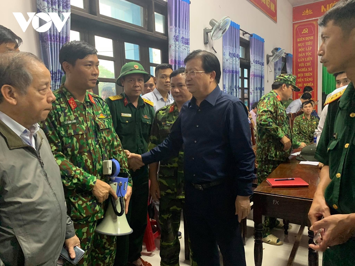 Phó Thủ tướng Trịnh Đình Dũng trực tiếp chỉ đạo cứu nạn tại thủy điện Rào Trăng 3