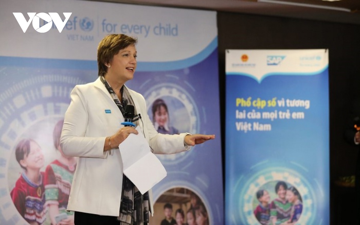 Trưởng Đại diện UNICEF tại VN: Việt Nam đang đi đầu trong chuyển đổi số giáo dục