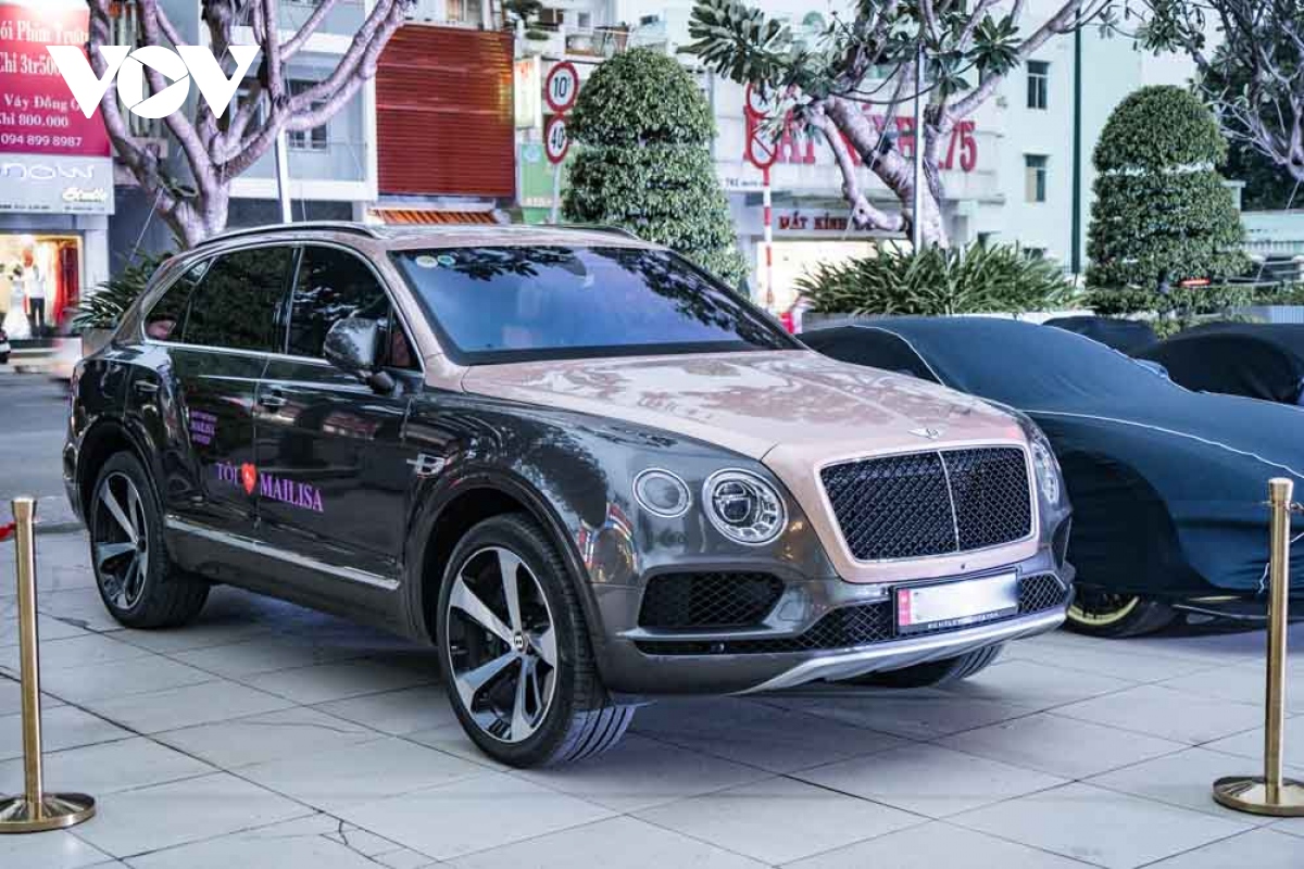 Cận cảnh Bentley Bentayga V8 phiên bản kỷ niệm 100 năm giá gần 20 tỷ đồng tại Sài Gòn