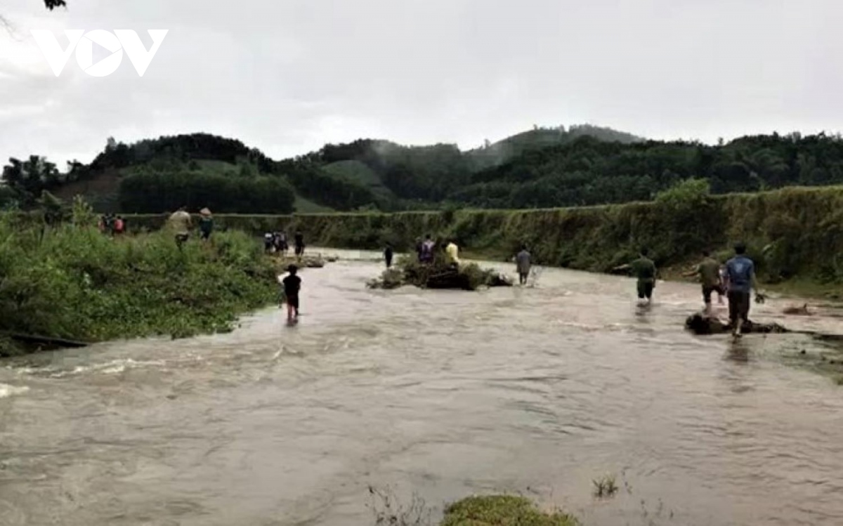 Nước sông Trà Khúc ở Quảng Ngãi dâng cao, hơn 300 hộ dân bị cô lập