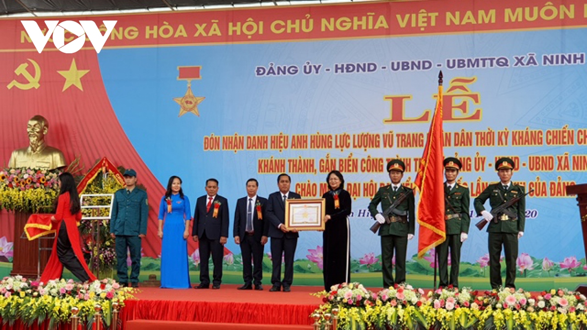 Phó Chủ tịch nước dự lễ đón nhận danh hiệu anh hùng lực lượng vũ trang xã Ninh Hiệp