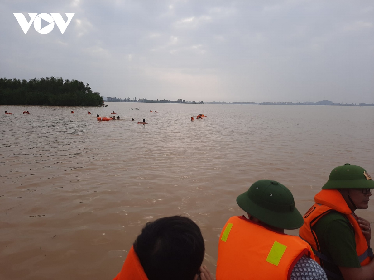 Xót xa, một ngày tìm thấy 5 thi thể nạn nhân trong mưa lũ