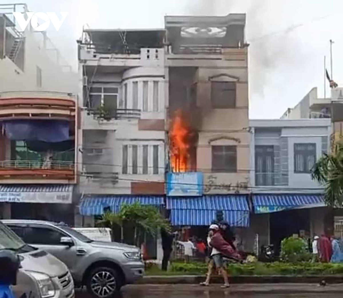 Liên tiếp xảy ra 2 vụ cháy nhà ở Bình Định khi bão số 12 đổ bộ