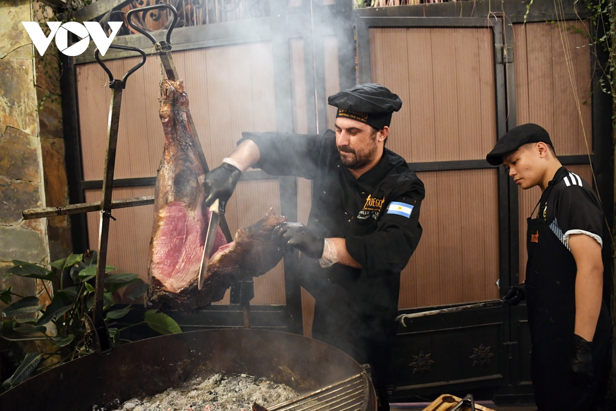 Thưởng thức thịt bò Argentina ngon nhất thế giới giữa lòng Hà Nội