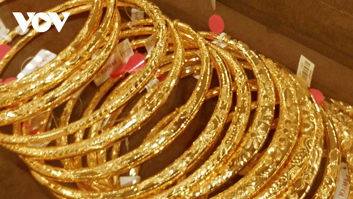 Giá vàng SJC tăng mạnh cao hơn vàng thế giới gần 10 triệu đồng/lượng