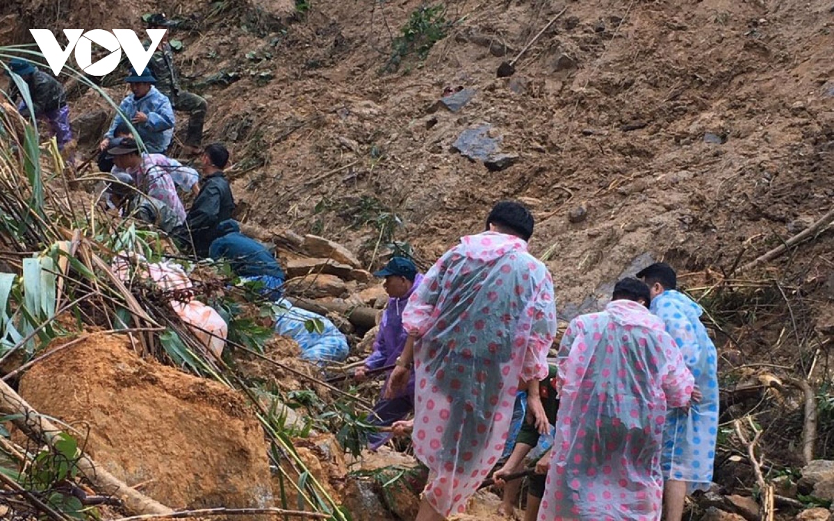 Lại xảy ra 3 vụ sạt lở núi, tạm dừng tìm kiếm người mất tích trên Quốc lộ 40B ở Quảng Nam