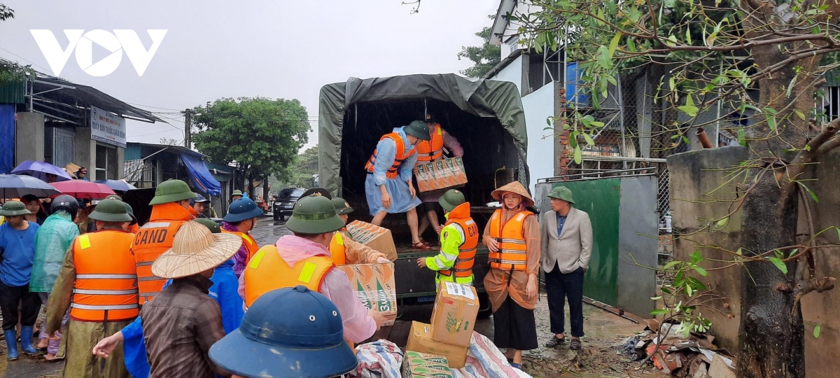 Hàng nghìn hộ dân vùng lũ ở Nghệ An di dời đến nơi an toàn