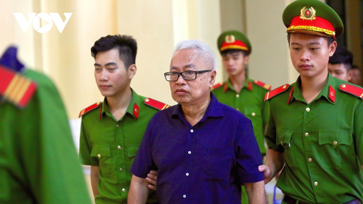 Ông Trần Phương Bình tiếp tục hầu tòa vụ Ngân hàng Đông Á