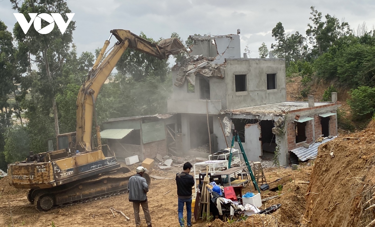 Cưỡng chế 50 nhà xây dựng trái phép ở Nhơn Hội