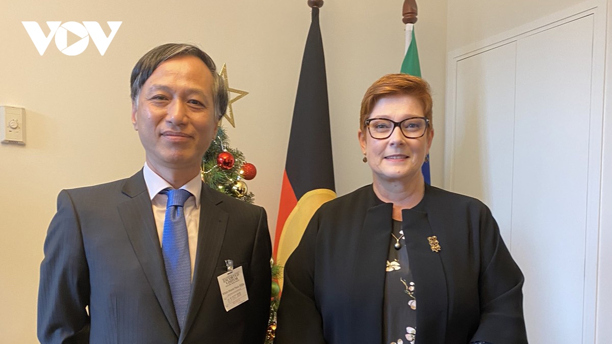 Bộ trưởng Ngoại giao Australia tiếp Đại sứ Nguyễn Tất Thành
