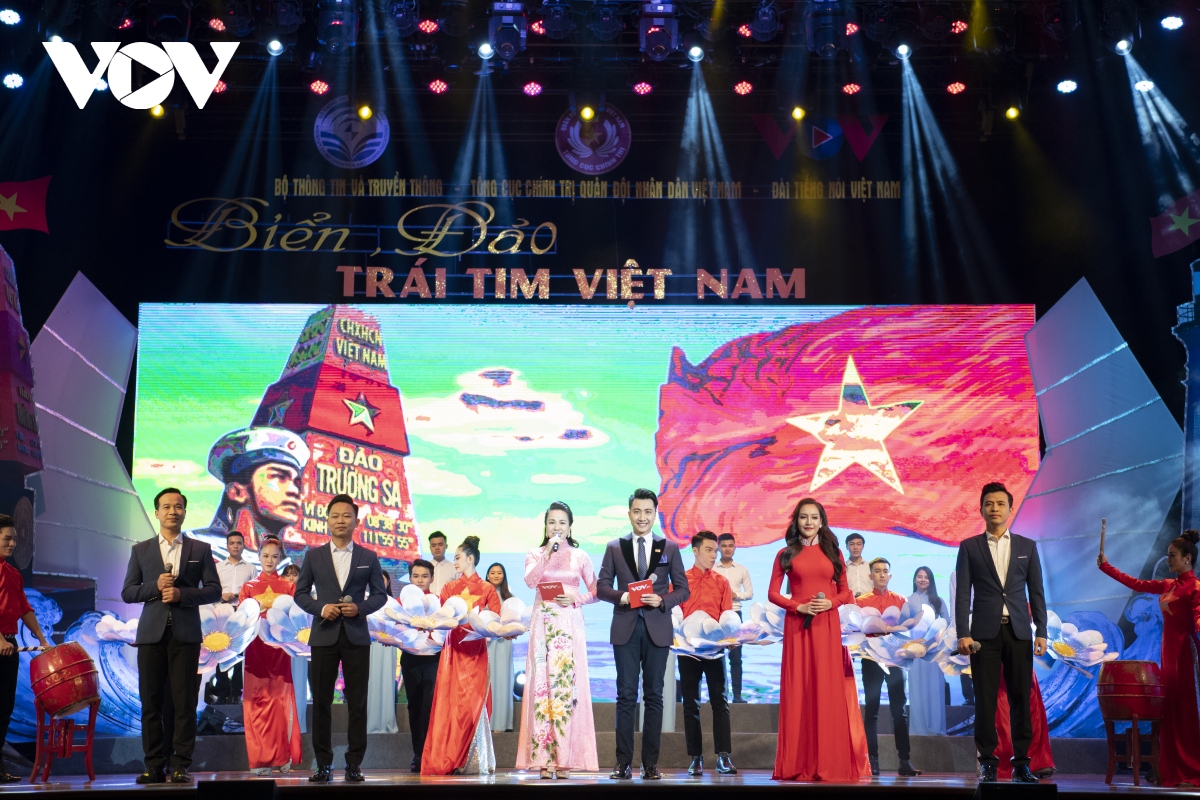 Toàn cảnh chương trình nghệ thuật "Biển, đảo - Trái tim Việt Nam"