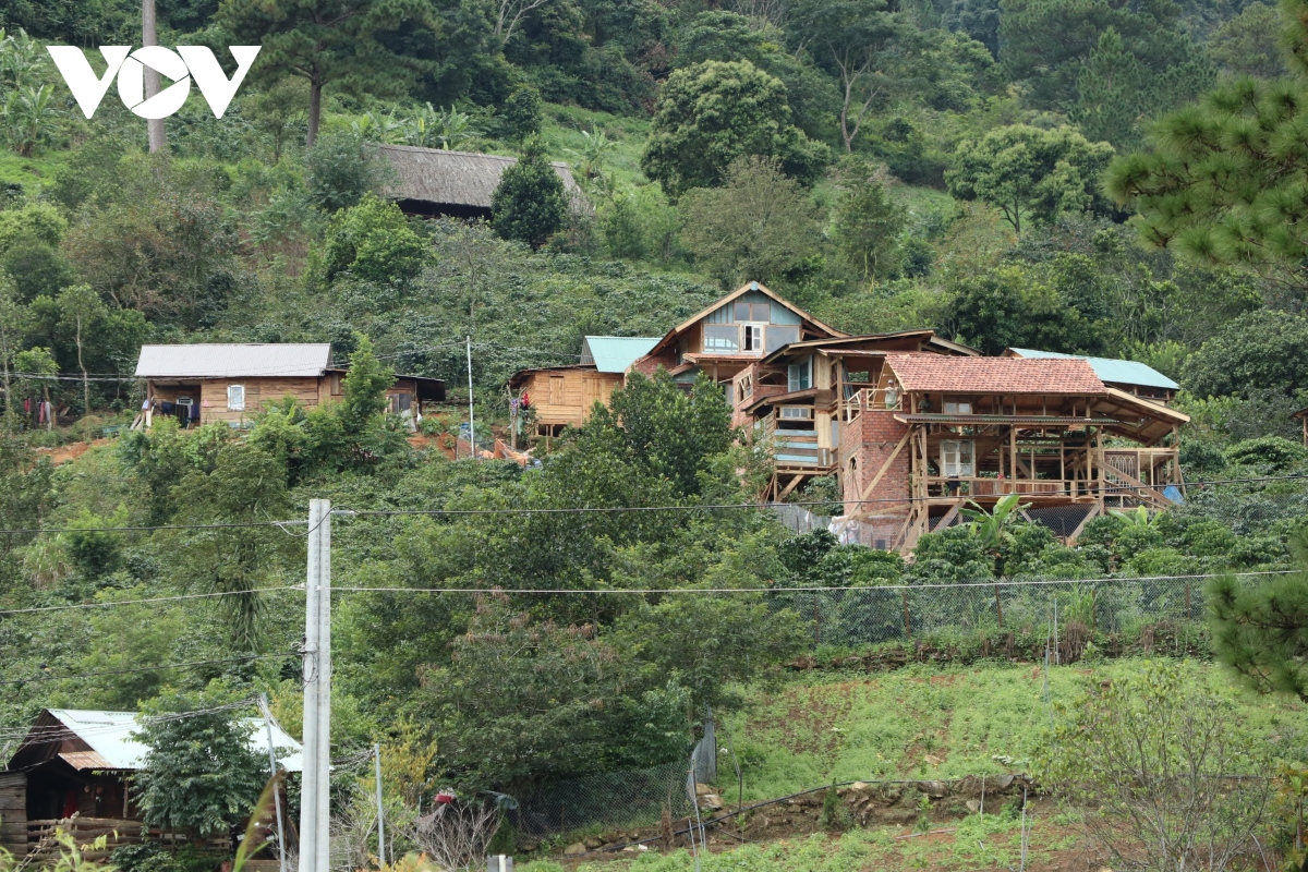 Lâm Đồng giải tỏa làng biệt thự trái phép dưới chân núi Voi