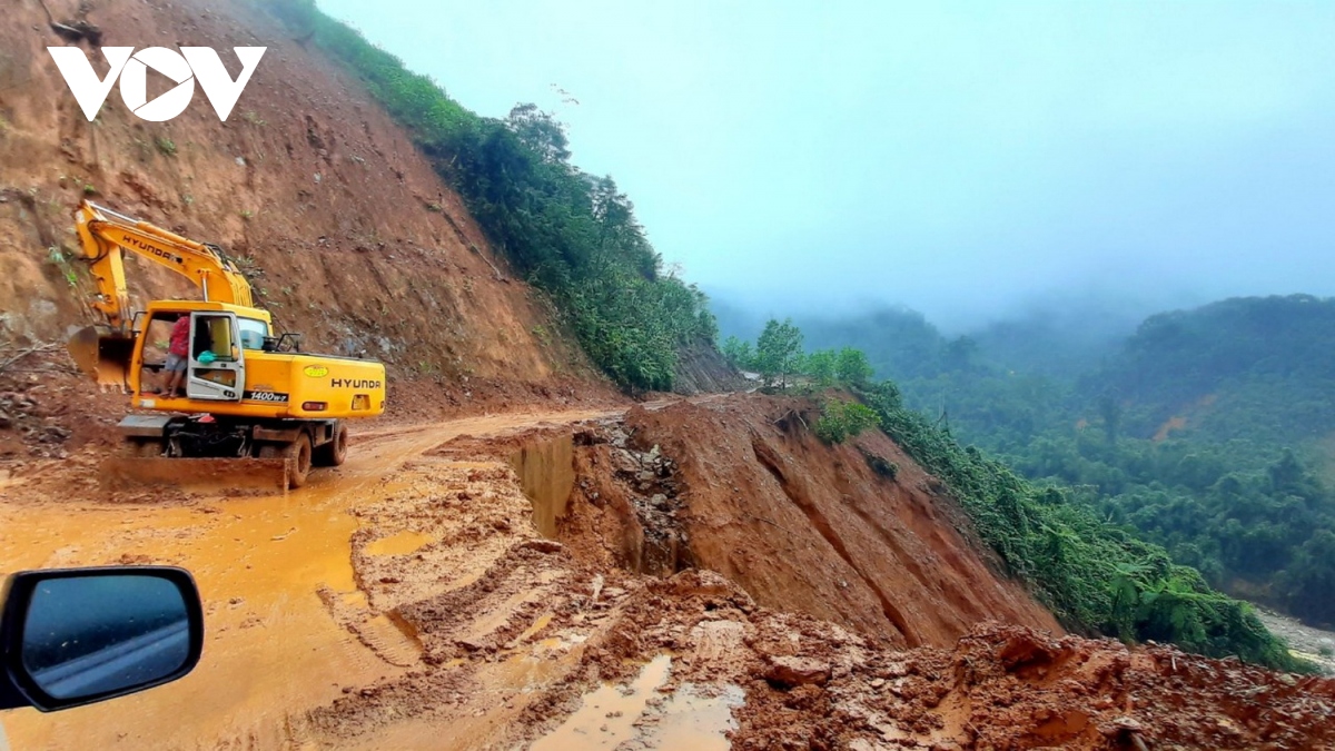 Quảng Nam mất nhiều thời gian khắc phục hệ thống giao thông sau mưa bão