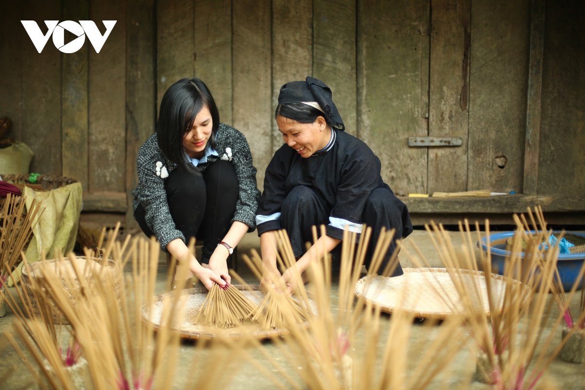 Khám phá nghề làm hương truyền thống của người Nùng ở Cao Bằng