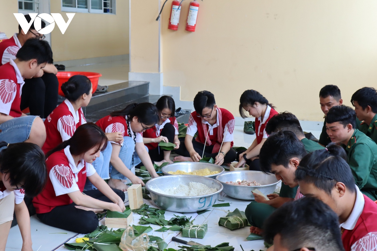 Mang hơi ấm mùa Xuân đến với người nghèo