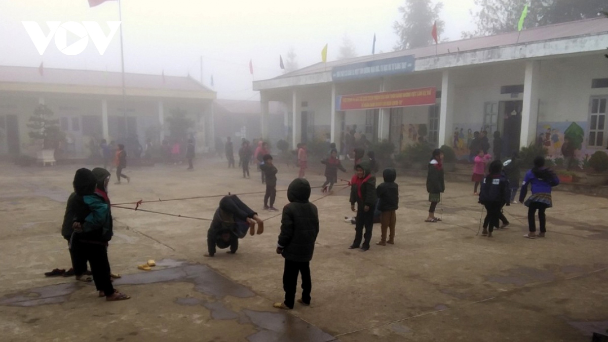 Hơn 130 trường học ở Lai Châu cho học sinh nghỉ học vì rét hại
