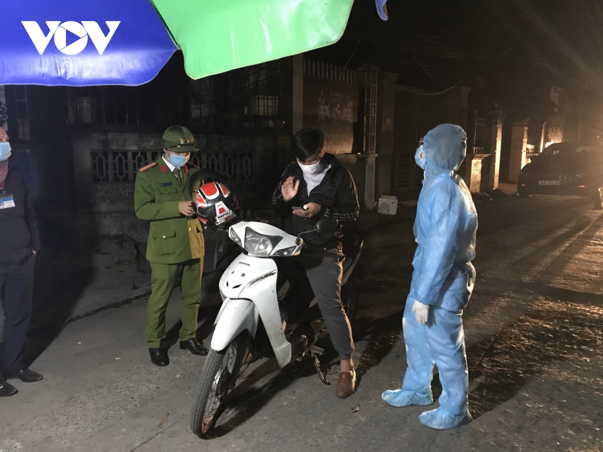 Ảnh: Những chốt phòng dịch trong đêm ở Quảng Ninh