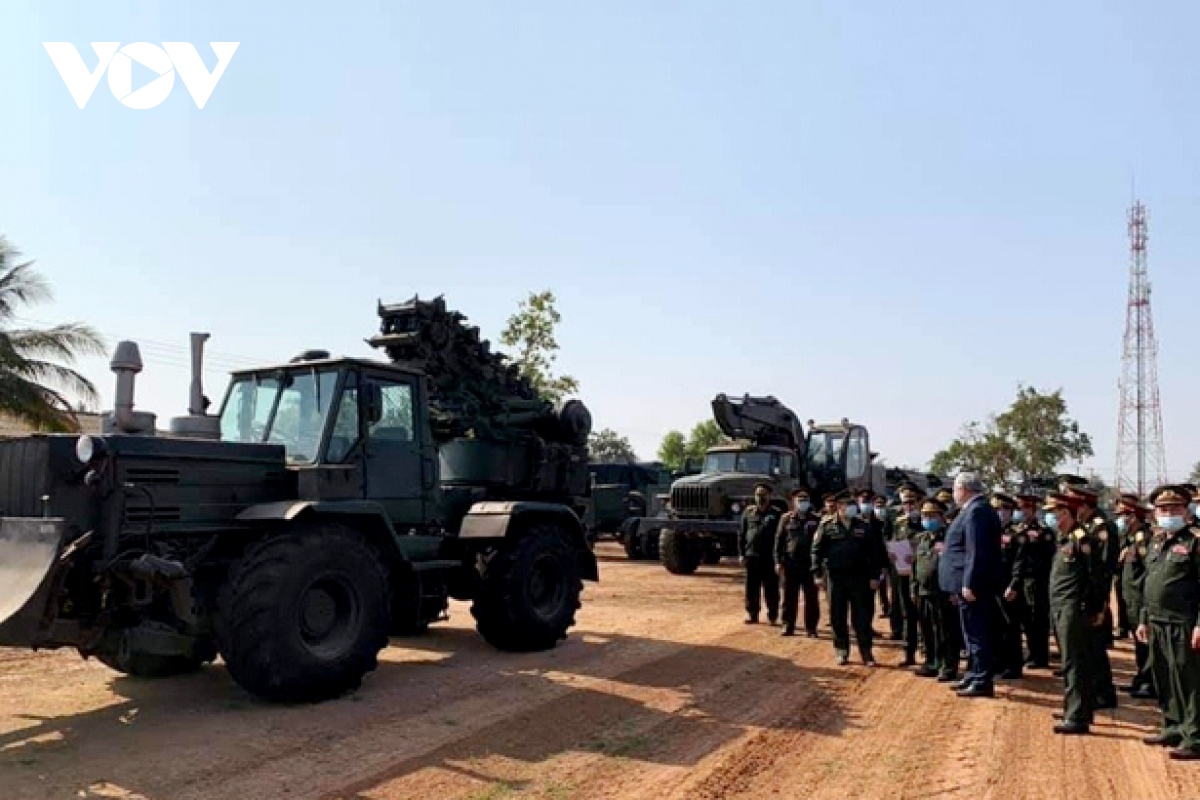 Nga viện trợ thiết bị quân sự cho Lào