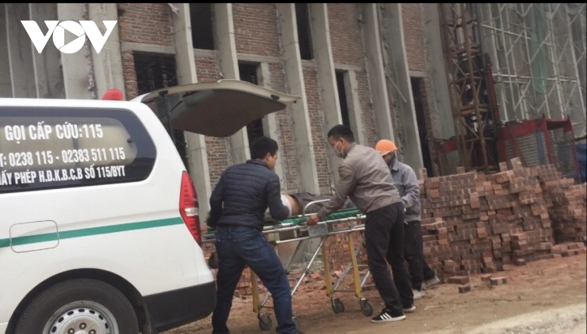 Vụ thang tời rơi từ tầng 3 ở Nghệ An: Một nạn nhân đã tử vong