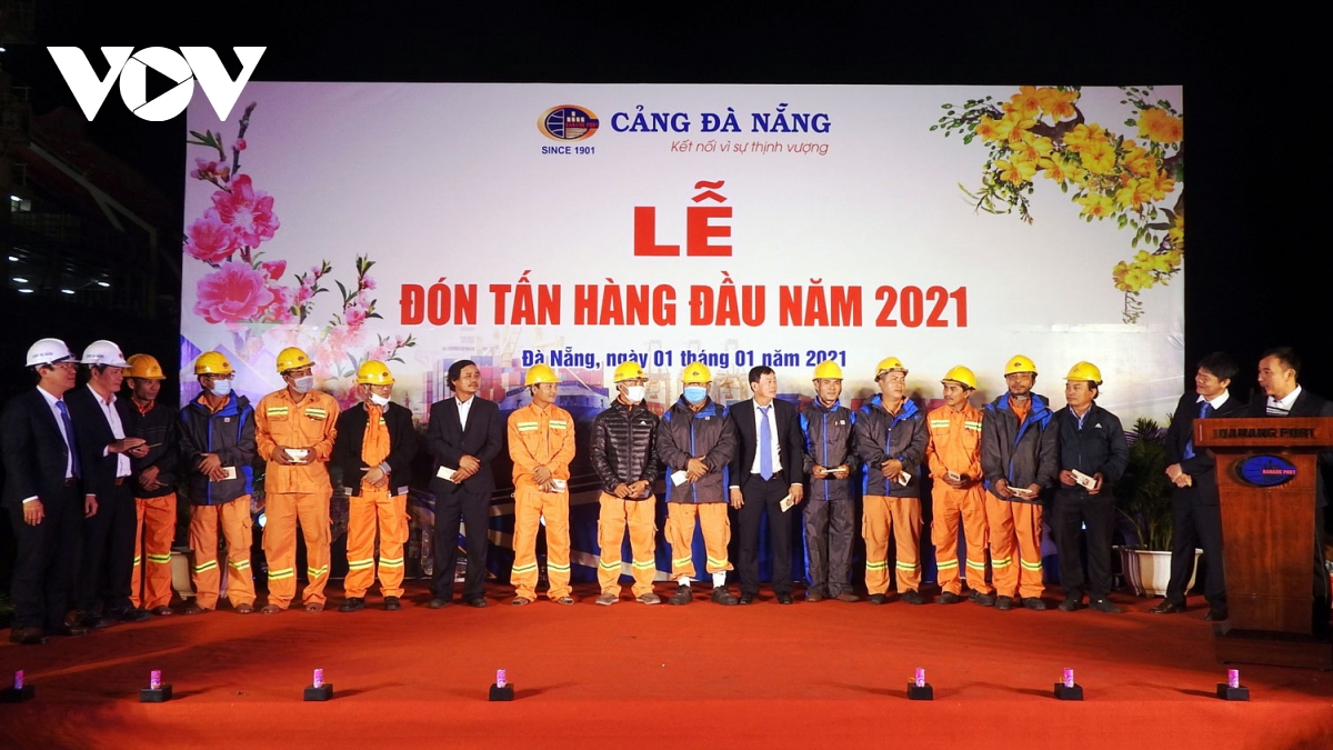 Đà Nẵng đón tấn hàng đầu tiên năm 2021