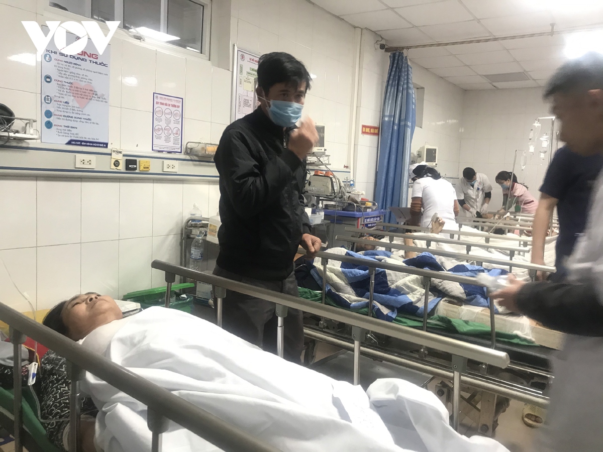Nghệ An: Thang tời rơi từ tầng 3, hơn chục người nhập viện cấp cứu