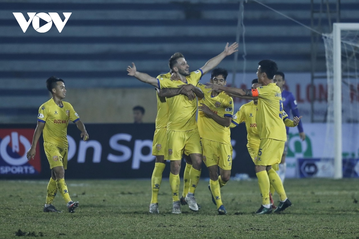 Thiên Trường mở hội, Nam Định "đè bẹp" Hà Nội FC ngày khai màn V-League 2021