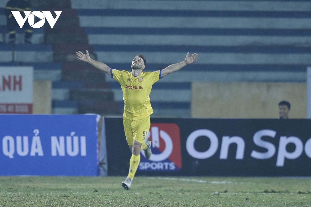 Toàn cảnh Nam Định 3-0 Hà Nội FC: Kết quả không tưởng tại Thiên Trường