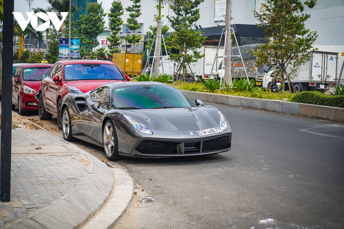 Ngắm nhìn vẻ đẹp của chiếc Ferrari 488 GTB đầu tiên về Việt Nam